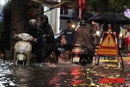 Sắp mưa to dồn dập ở miền Bắc do hoàn lưu bão số 7 Tapah, cảnh báo thời tiết nguy hiểm