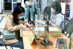 Người lao động đối diện với nhiều rủi ro khi tìm việc
