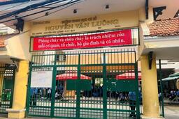Một trường ở TPHCM thông báo không thu quỹ phụ huynh