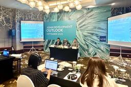 ADB nâng dự báo tăng trưởng GDP năm 2025 của Việt Nam lên 6,7%