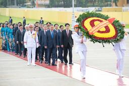 Lãnh đạo Đảng, Nhà nước, đại biểu Quốc hội vào Lăng viếng Chủ tịch Hồ Chí Minh