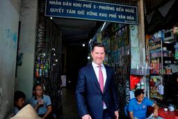 Thử thách thế hệ: Thích ứng với dân số già hoá 