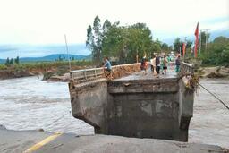 Sau bão, ngập lụt, sạt lở đe dọa các vùng bị ảnh hưởng ở Gia Lai