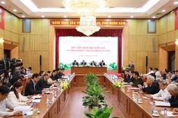 Xây dựng Đảng thực sự vững mạnh về chính trị, tư tưởng, gắn bó máu thịt với nhân dân