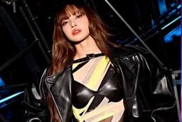 Lisa Blackpink trở thành nghệ sĩ K-pop đầu tiên biểu diễn tại Lễ hội Fortnite