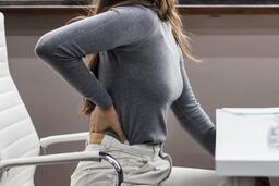 9 bài tập giãn cơ đơn giản giúp giảm đau lưng và tăng sức mạnh