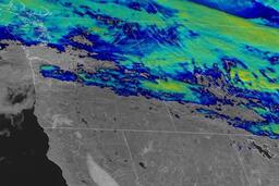 Dòng khí siêu ẩm tiếp sức cho 2 cơn bão với mưa lớn, không khí lạnh