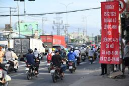 CSGT TPHCM điều chỉnh giờ mở giao lộ giải quyết tình trạng xe đi ngược chiều