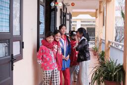 “Cùng em tới trường”: Khi những tấm lòng mở lối ước mơ