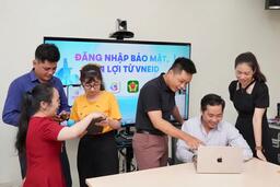 Miễn, giảm phí và thuế để khuyến khích người dân trở thành công dân số