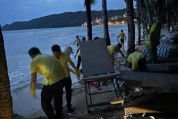 Phú Quốc cấp tập hàng giờ ra quân làm sạch bãi biển mùa gió chướng