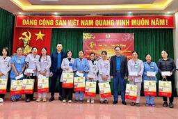 Bệnh viện Đa khoa Hà Tĩnh chăm lo Tết cho đoàn viên, người lao động