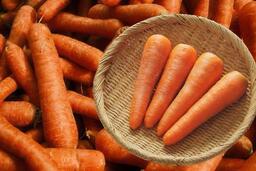Cà rốt giúp giảm mỏi mắt ở người làm việc với thị giác cường độ cao