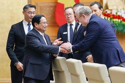 Thủ tướng Phạm Minh Chính làm việc với Đoàn doanh nghiệp Thuỵ Sĩ và châu Âu