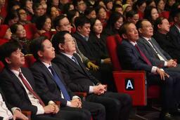 Đường lên phía trước - Dấu ấn nghệ thuật chính luận mừng Đảng, mừng Xuân