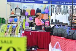 Ưu đãi sâu, hàng dệt may, da giày ghi nhận doanh thu khả quan tại Hội chợ Mùa Xuân