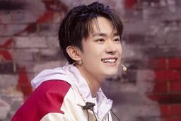 Dịch Dương Thiên Tỉ gây tranh luận