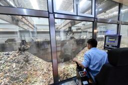 Trung Quốc đảo chiều ác mộng môi trường, biến núi rác thành mỏ vàng