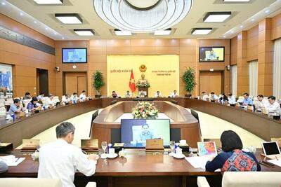 <a href="/doanh-nghiep" title="Doanh nghiệp" rel="dofollow">Doanh nghiệp</a>