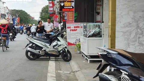 Sau chỉ đạo của thành phố, vỉa hè nhiều tuyến phố Hải Phòng vẫn bị 'bức tử'