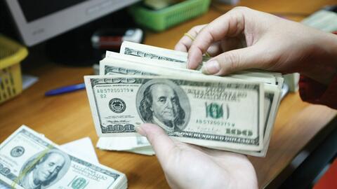 Tỷ giá ngoại tệ 20.2: USD bật cao kỉ lục, COVID-19 làm chao đảo thị trường