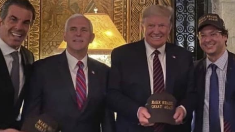 Quan chức Brazil chụp ảnh cùng Tổng thống Trump dương tính với virus corona