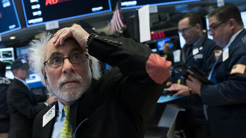 Dự luật kích thích kinh tế lớn chưa từng có được thông qua, Phố Wall diễn biến trái chiều, Nasdaq giảm điểm