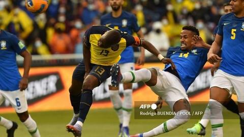 Vòng loại World Cup 2022: Ecuador và Brazil biến sân bóng thành… võ đài