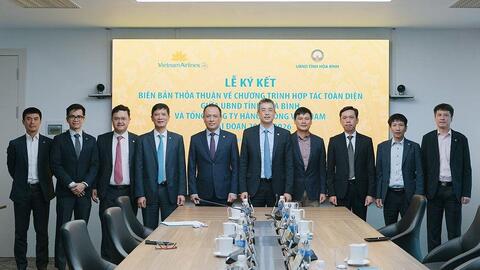 Vietnam Airlines và tỉnh Hòa Bình ký kết thỏa thuận hợp tác toàn diện giai đoạn 2022 – 2026