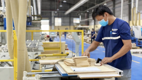 Doanh nghiệp đồng loạt kiến nghị lùi thời điểm tăng lương tối thiểu vùng