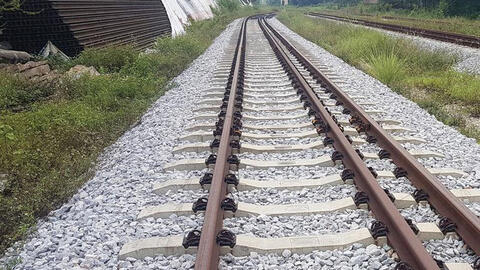 Có nên cứu dự án đường sắt nghìn tỷ "đắp chiếu"?