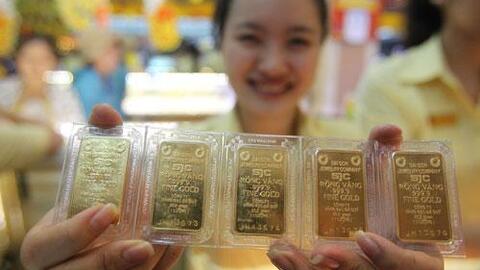 Lo ngại điều chỉnh các quy định kinh doanh, giá vàng miếng SJC “lao dốc"