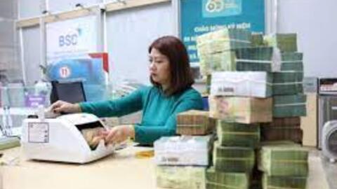 Lãi suất tiết kiệm hướng mốc 8%, tiền đổ dồn vào ngân hàng
