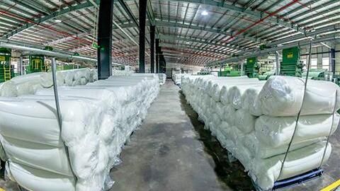 Nghịch lý: Rác thải nhựa đầy rẫy nhưng doanh nghiệp vẫn phải nhập khẩu