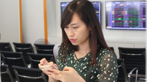 Cổ phiếu ngân hàng còn trụ vững “ngôi vua”?
