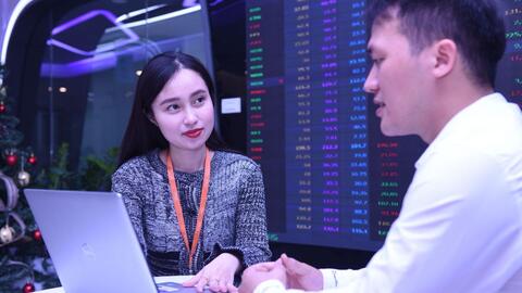 Dòng tiền nhà đầu tư ngoại "ùn ùn" đổ vào TTCK Việt Nam