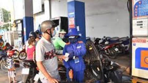 Giá xăng dầu đón đợt giảm đầu tiên 2023