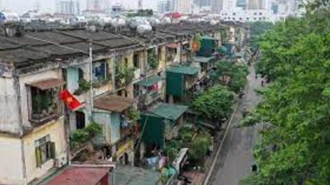 Hà Nội yêu cầu khẩn trương di dời người dân khỏi 10 chung cư cũ nguy hiểm trong quý I