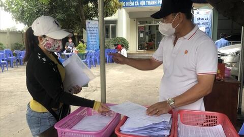 Nhiều công nhân muốn nghỉ việc, rút bảo hiểm xã hội một lần