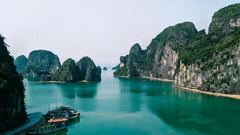 Vịnh Hạ Long của Việt Nam vừa được gọi tên trong danh sách những điểm đến đẹp nhất thế giới