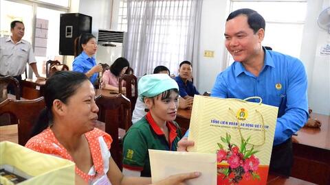 Doanh nghiệp công khai lương, thưởng trước khi nghỉ Tết 20 ngày