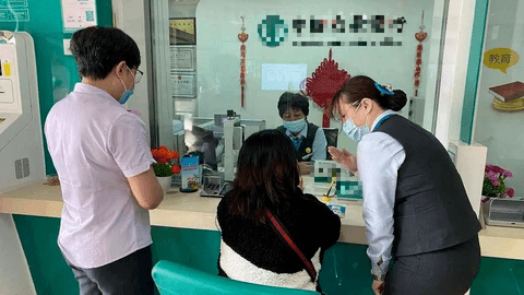 Người phụ nữ gửi tiết kiệm 65 tỷ đồng, 5 năm sau chỉ còn hơn 100 nghìn đồng: Ngân hàng từ chối trách nhiệm, một nhân viên cấp cao bị bắt giữ