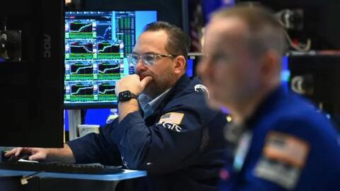 Dow Jones lại lập kỷ lục mới nhờ số liệu kinh tế lạc quan