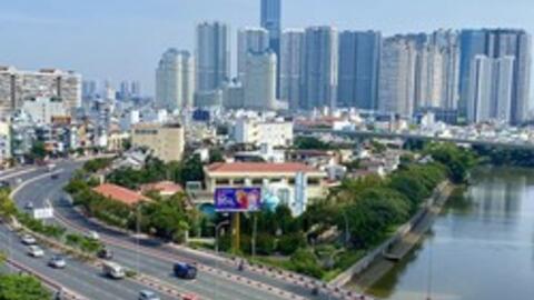 GDP Việt Nam 2023 đạt 5,05%: Báo nước ngoài nhấn mạnh một từ quan trọng khi so sánh với khu vực, thế giới