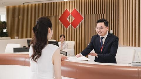 Vì sao lãnh đạo Techcombank đề xuất trả cổ tức tiền mặt trong nhiều năm?