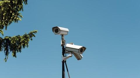 Cảnh báo khẩn cho những ai dùng camera không dây: "Tôi suýt bị một băng nhóm đột nhập vào nhà ăn cắp"