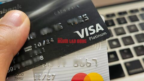 Vụ chủ thẻ tín dụng bị đòi 8,8 tỉ đồng sau 11 năm: Cách tính lãi suất và phí phạt ít người để ý