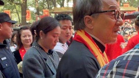 Thành Long trông già nua