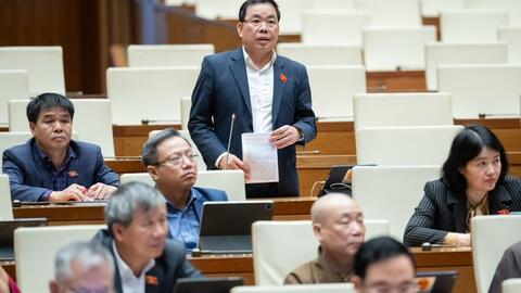 Tranh luận nghịch lý giá vé máy bay, giá điện càng tăng, doanh nghiệp càng lỗ