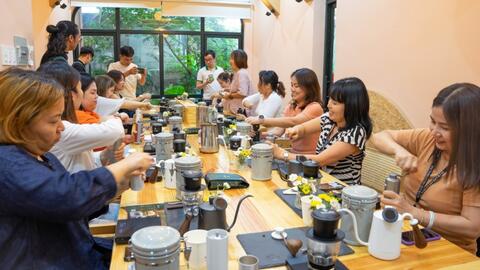 Trải nghiệm pha cà phê phin theo dấu ấn riêng tại Si Cafe
